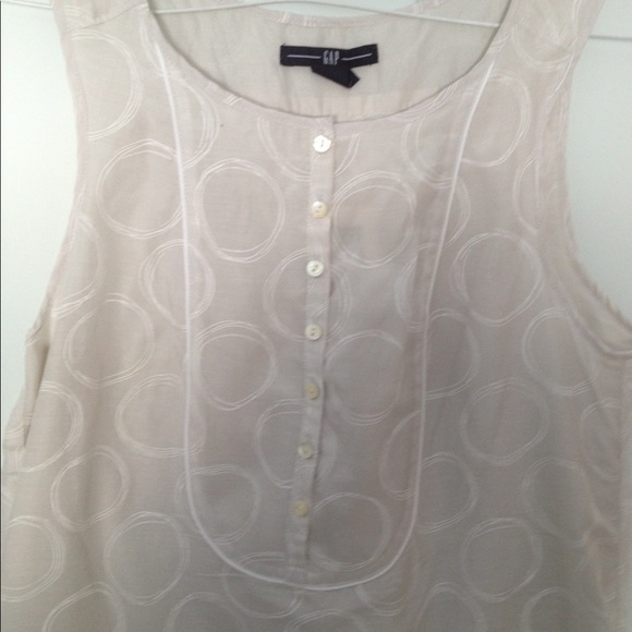 Gap top made of silk and cotton. Size 0. Adorable! - Picture 6 of 7